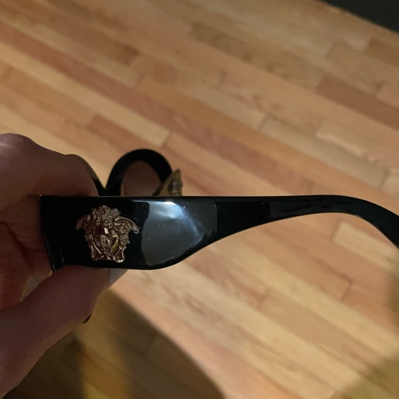 Authentic Versace sunglasses size 54 hardly worn…. - Picture 6 of 13